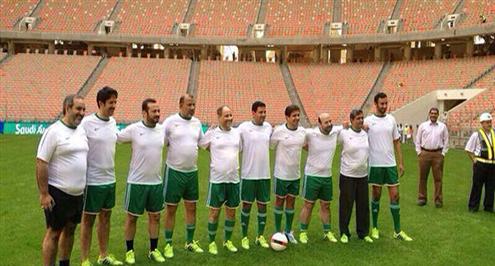 خاص بالصور ..شخصيات "وهمية" تدخل ملعب جدة الجديد وتلعب بالكرة